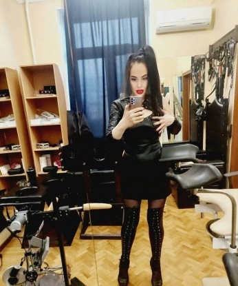 В Москве я создам для тебя незабываемую атмосферу нашей встречи. У меня есть много возможностей, чтобы удовлетворить твои самые скрытые желания. Будь уверен, я знаю, как сделать тебя счастливым 😉
Услуги, которые я предлагаю, разнообразны: от классического секса до эротического массажа и ролевых игр. Со мной ты можешь открыть новые горизонты удовольствия и экспериментировать. Я гарантирую полную конфиденциальность и соблюдение всех условий, чтобы ты мог расслабиться и насладиться нашими встречами безбоязненно.
Мои клиенты оставляют отличные отзывы о нашей встрече. Они отмечают мою нежность, страсть и профессионализм. Ты можешь увидеть мои фото на моей странице и убедиться в моей привлекательности и сексуальности.
Давай встретимся в Москве и окунемся в мир наслаждения и страсти. Жду тебя, чтобы сделать нашу встречу незабываемой! 💋 Кристина